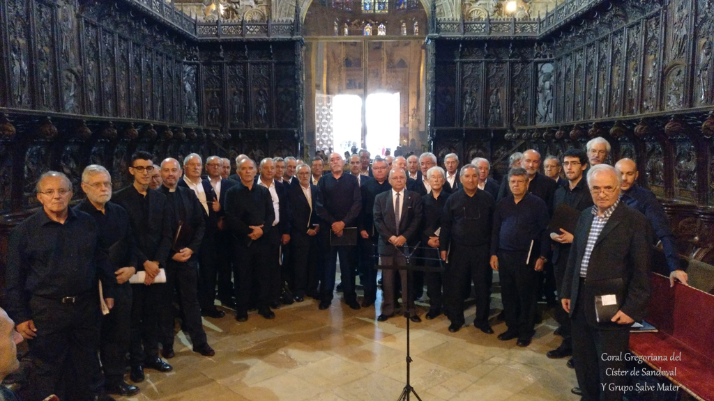 Canto de la Misa en Catedral de León conjuntamente con el Grupo Salve Mater